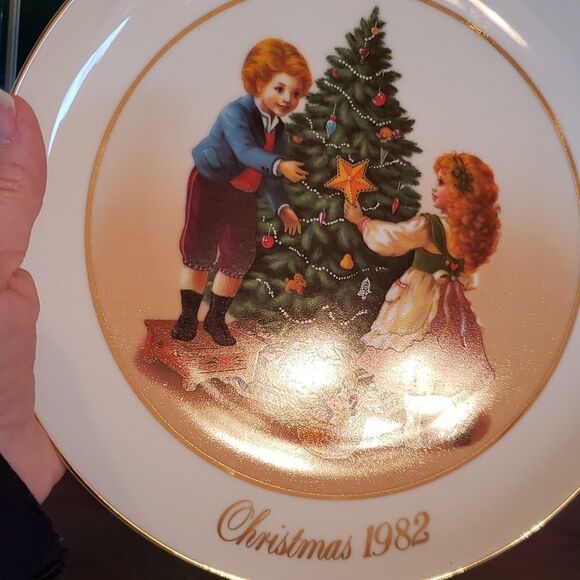 Vtg Avon Second Edition 1982 Christmas Memories Keeping the Christmas Tradition - Picture 9 of 13